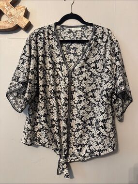 Max Studio Black & Cream Floral Tie-Front Blouse size 2x